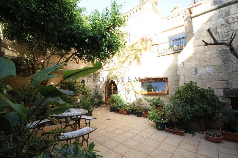 Town House, Mosta